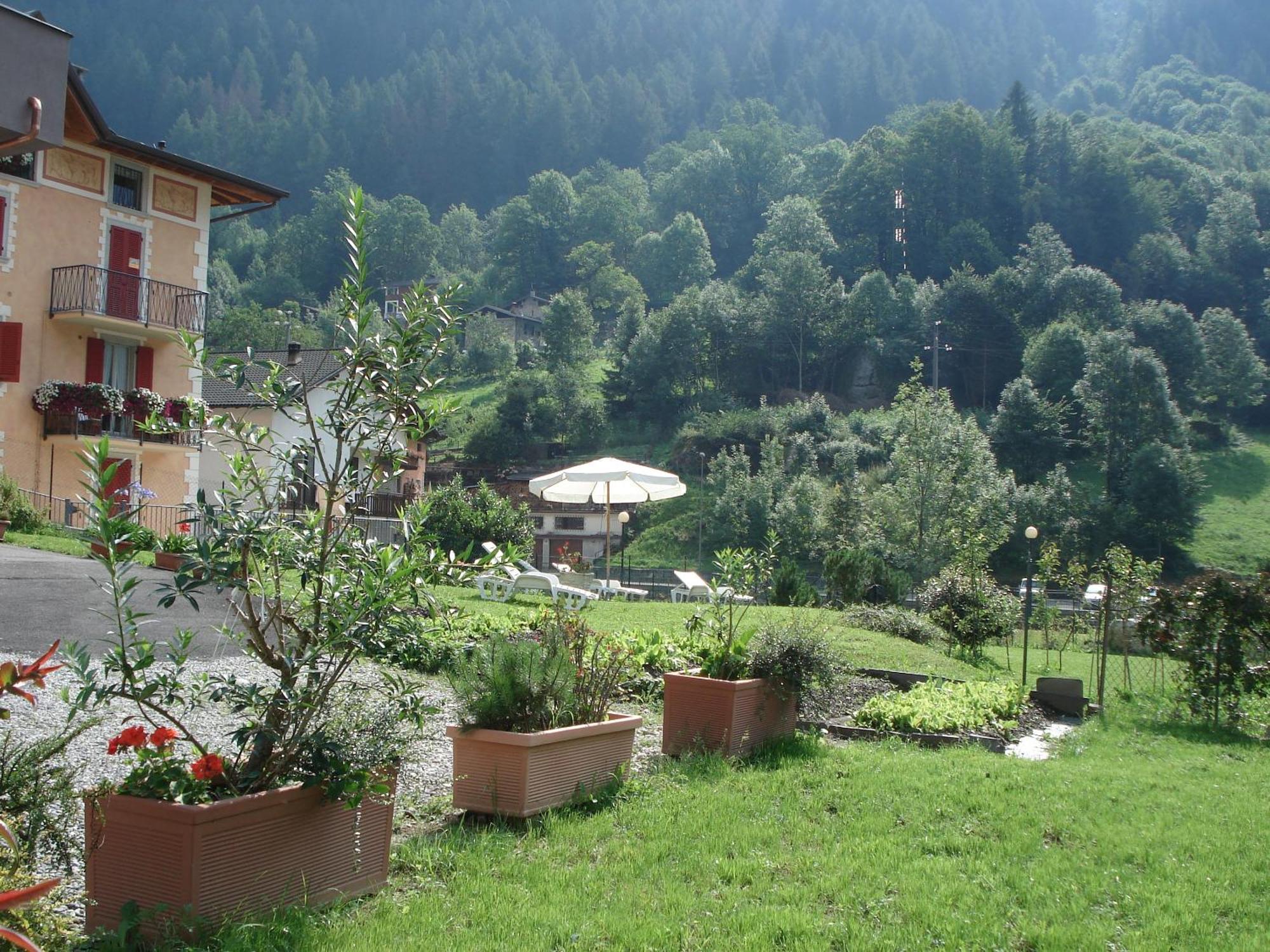 Hotel Pedretti Бранци Екстериор снимка