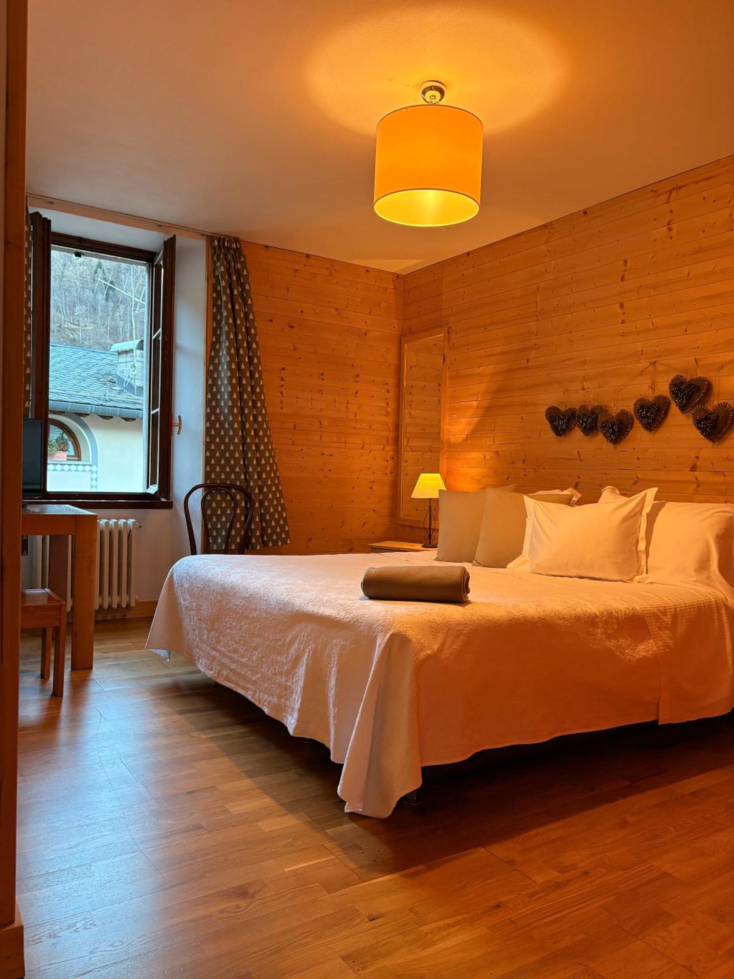 Hotel Pedretti Бранци Екстериор снимка