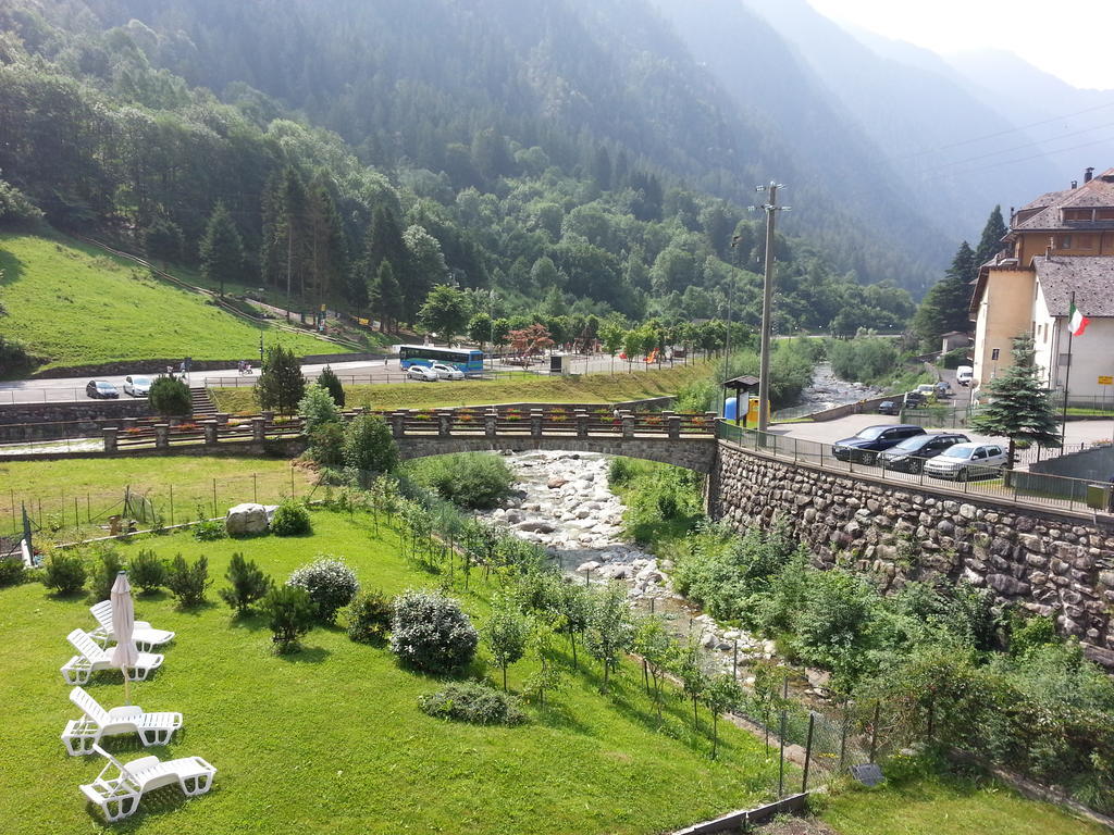 Hotel Pedretti Бранци Екстериор снимка