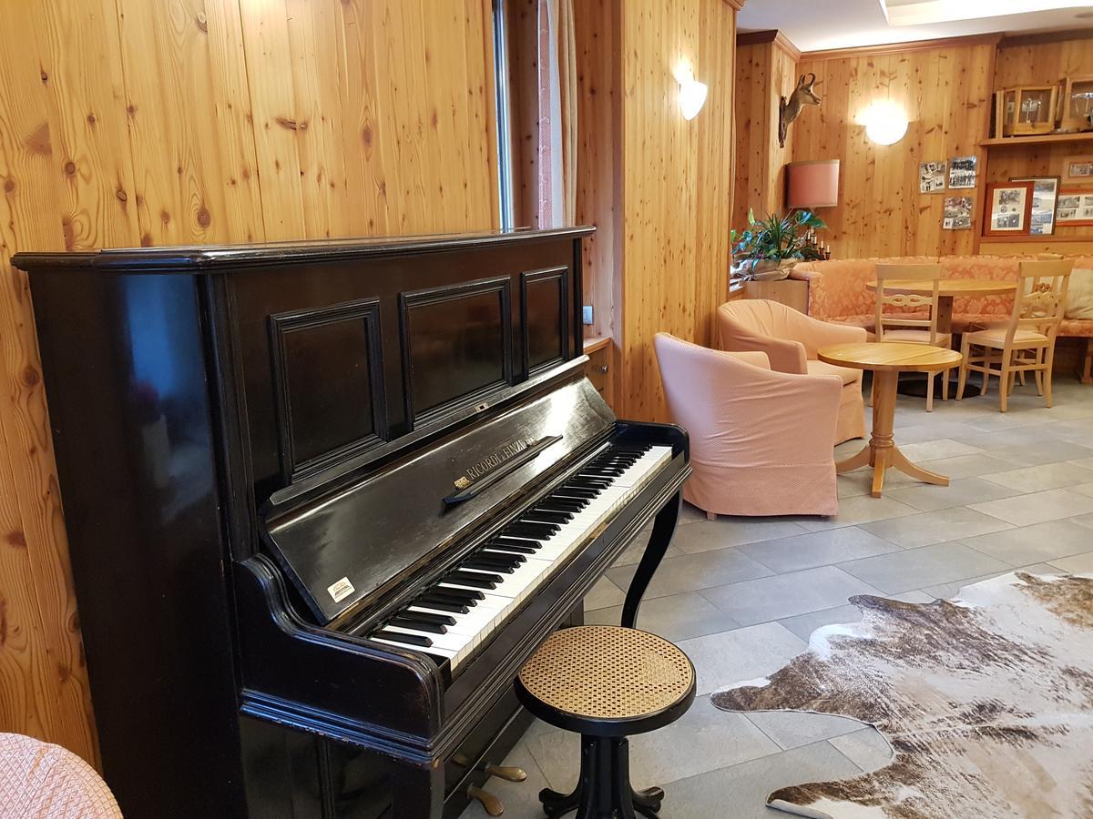 Hotel Pedretti Бранци Екстериор снимка