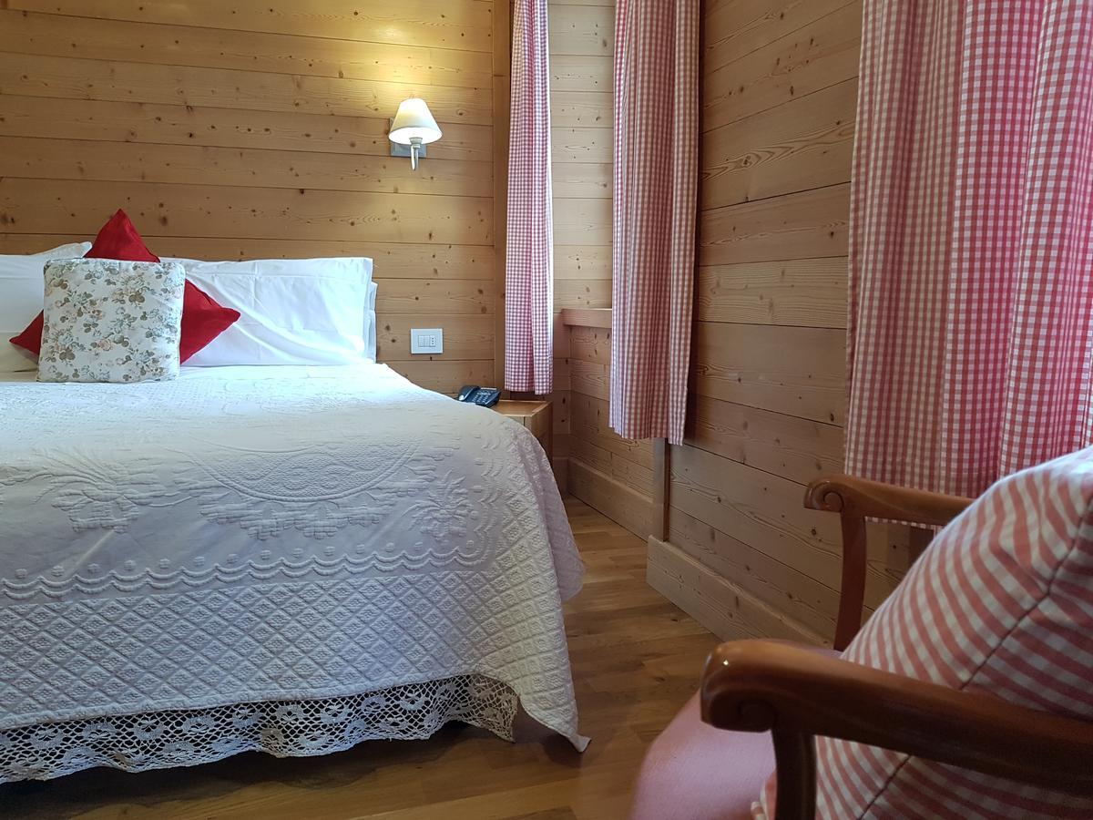 Hotel Pedretti Бранци Екстериор снимка
