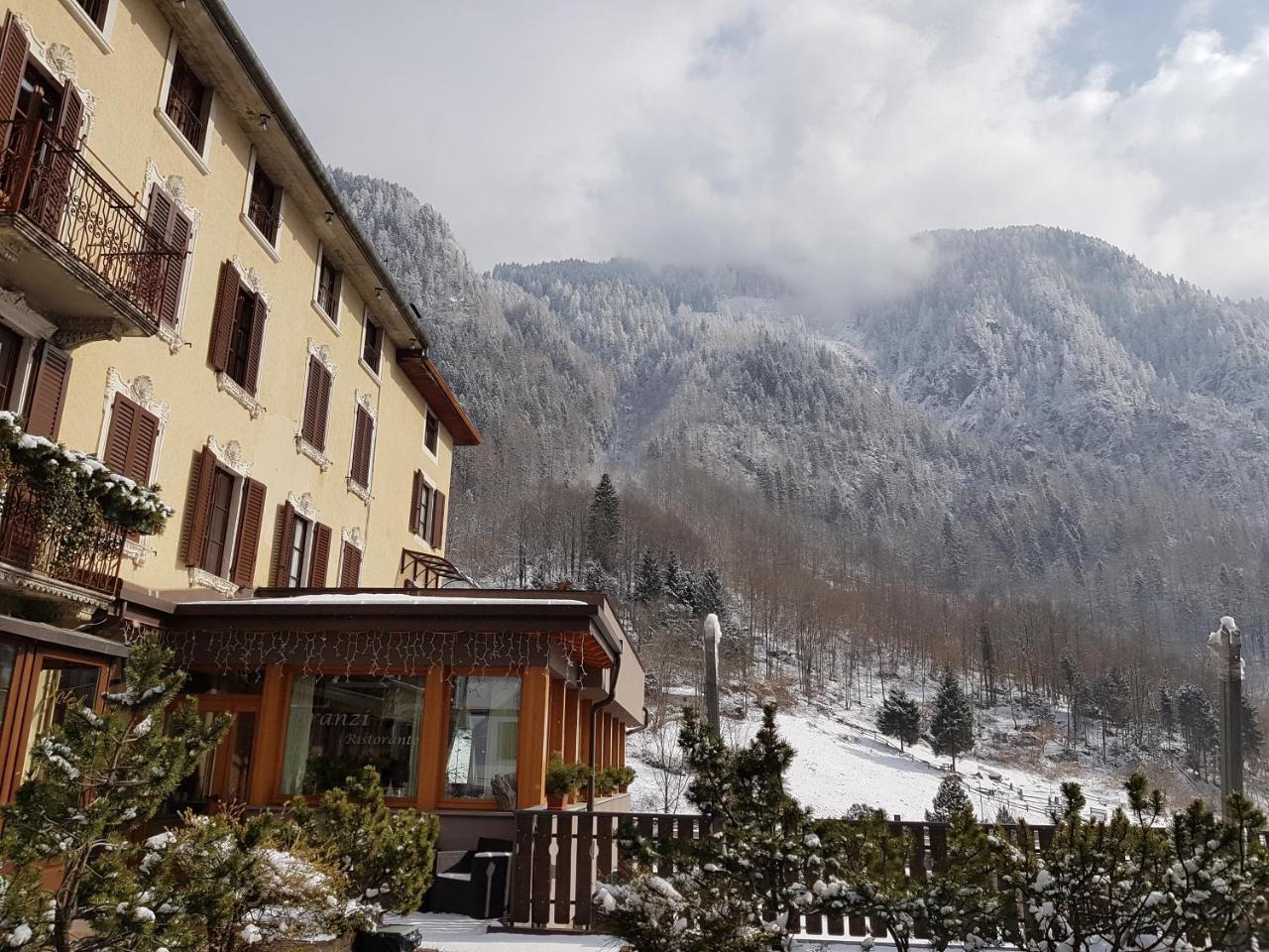 Hotel Pedretti Бранци Екстериор снимка